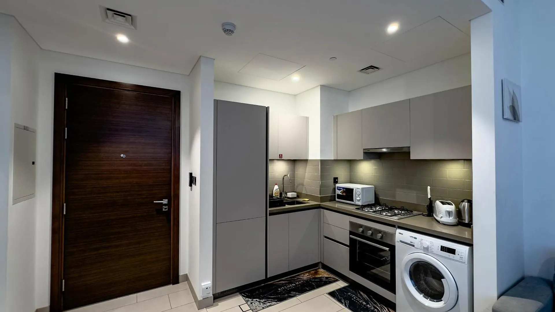 Pet Free 1Br With Balcony Pool Gym Near Downtown Apartment Dubai
